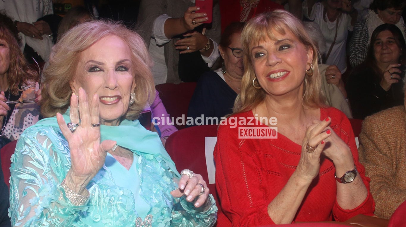 Mirtha Legrand y Teté Coustarot fueron al teatro Regina a ver El Mito, la obra de José María Muscari. (Foto: Ciudad)