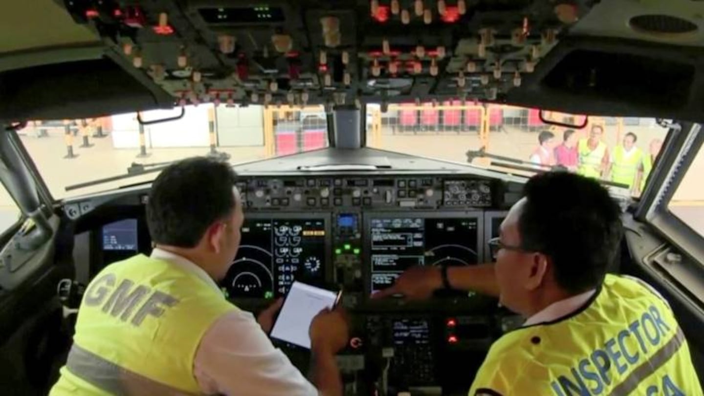 Misterio en las alturas: La tripulación del avión estrellado en Indonesia no declaró la emergencia