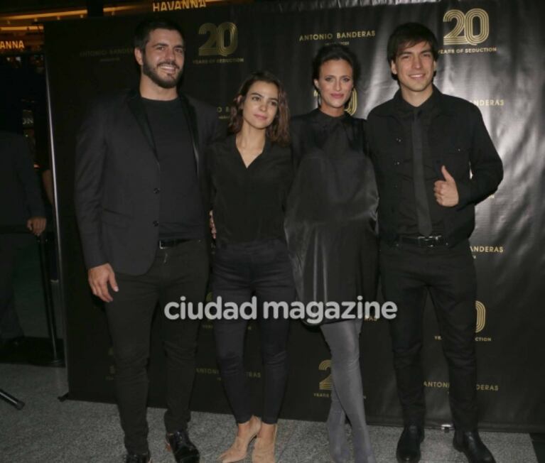 Mónica Antonópulos lució su súper panza junto a Marco Antonio Caponi: look total black y mucho amor
