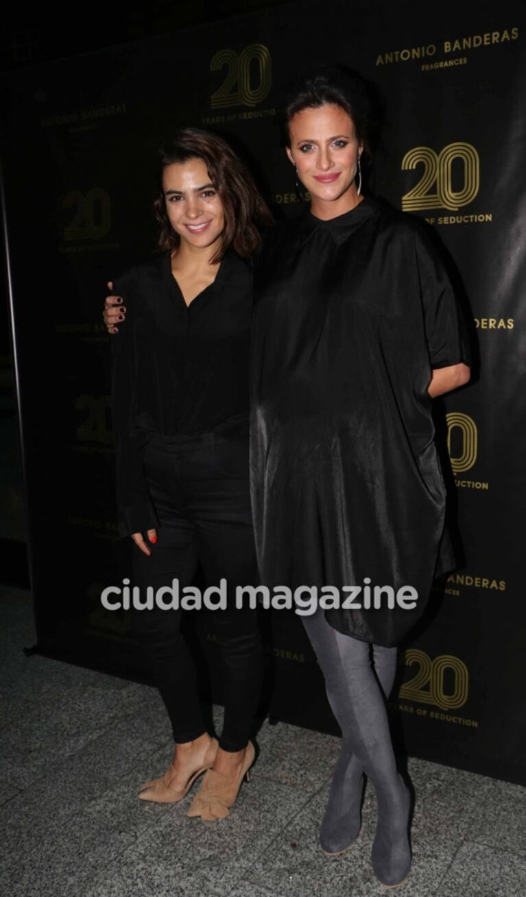 Mónica Antonópulos lució su súper panza junto a Marco Antonio Caponi: look total black y mucho amor