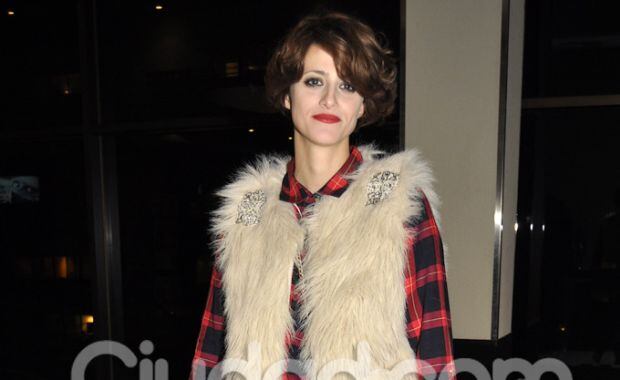 Mónica Antonópulos y un look bastante llamativo (Foto: Jennifer Rubio). 