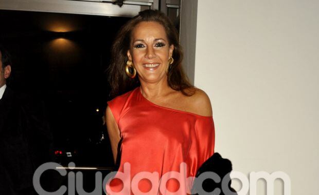 Mónica Gonzaga, ex del cantante, se acercó a saludarlo (Foto: Jennifer Rubio). 