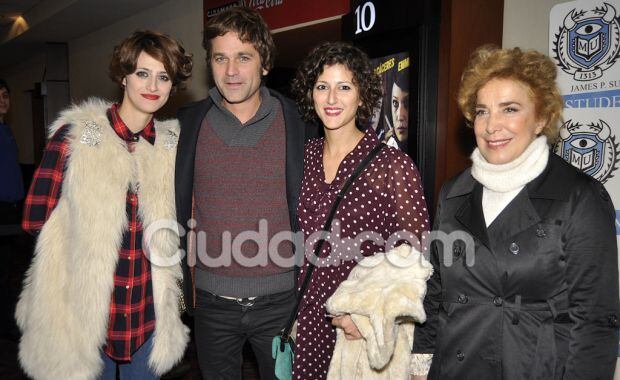 Mónica, Nicolás Pauls y Mirta Busnelli, presentes en la avant premiere (Foto: Jennifer Rubio). 