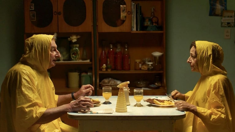 Mónica Villa se luce en esta particular comedia de 84 minutos que es una joya del streaming.