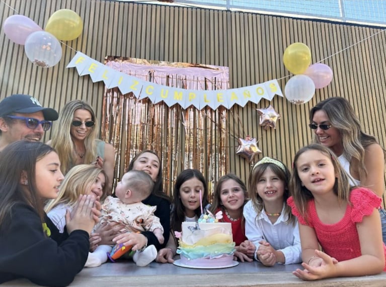 Moorea y sus amigas en su cumpleaños.