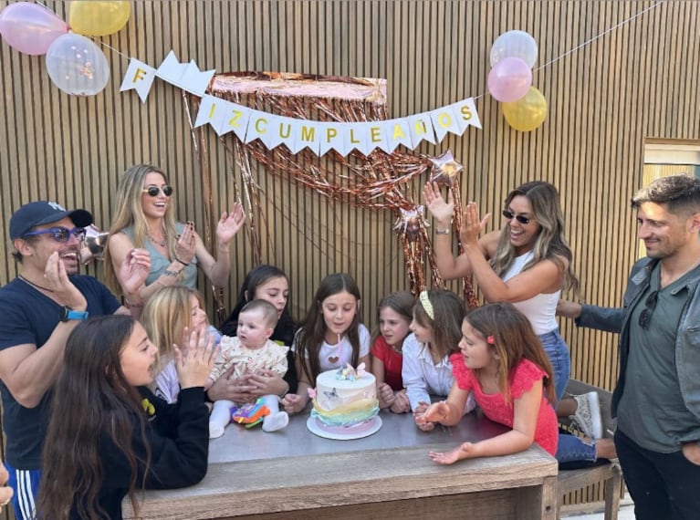 Moorea y sus amigas en su cumpleaños.