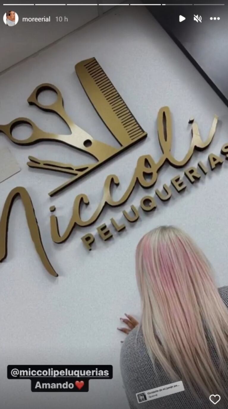 More Rial se animó a un jugado cambio de look con mechas rosas y mostró el proceso desde la peluquería