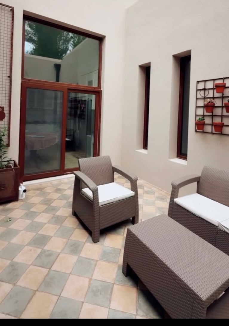 Morena Beltrán mostró cómo quedó el patio interno de su increíble casa nueva (captura de Instagram)