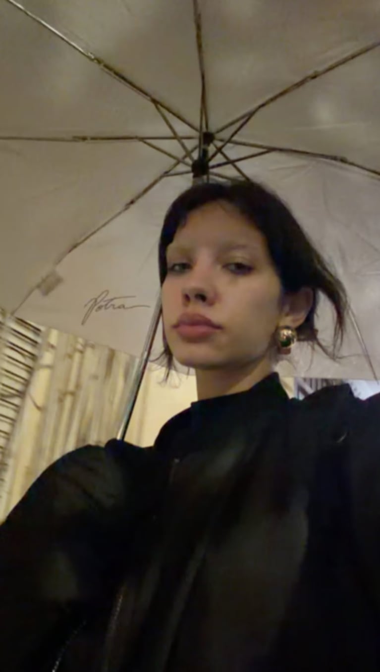 Morena, hija de Pablo Echarri y Nancy Dupláa, sorprendió con su nuevo look | Créditos: Instagram @momiecharri