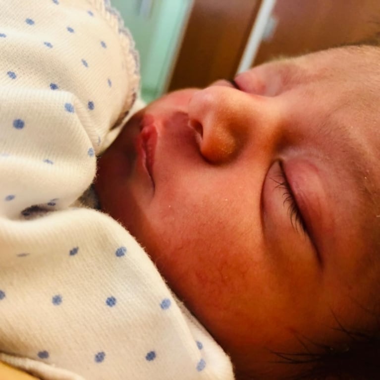 Morena Rial publicó su primera foto con Francesco, segundos después de dar a luz