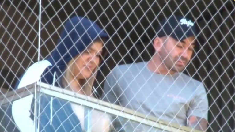 Morena Rial salió al balcón junto a Alan Cañete, su íntimo amigo. (Foto: A la Tarde)