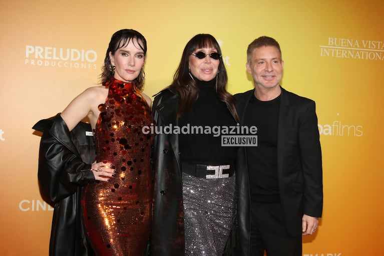 Moria Casán, Natalia Oreiro y Adrián Suar en el estreno de Yo Narciso (Foto: Movilpress).