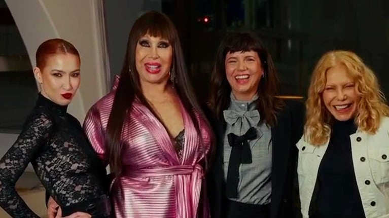Moria Casán y el elenco de su serie (Foto: captura Instagram @moria_laone)