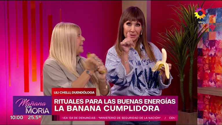 Moria Casán y el ritual ancestral de la banana, junto a la duendóloga Lili Chelli.