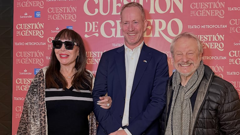 Moria Casán y Jorge Marrale con el embajador de Noruega en Argentina, Halvor Sætre