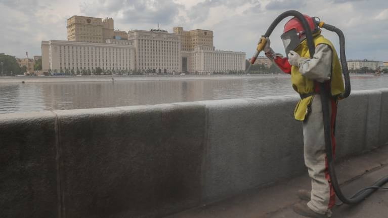 Moscú flexibiliza la cuarentena pese a tener más de mil contagios diarios