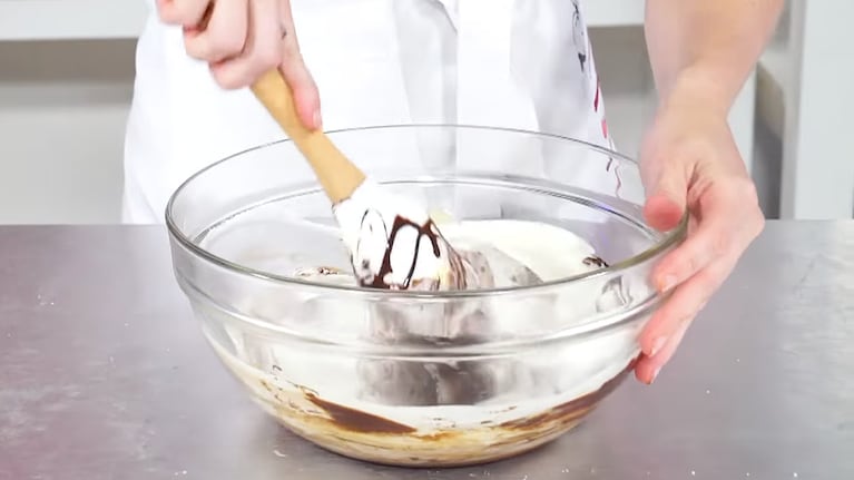 Mousse de chocolate con sal marina, una receta que sale fácil y rápido. Foto: Cucinare TV