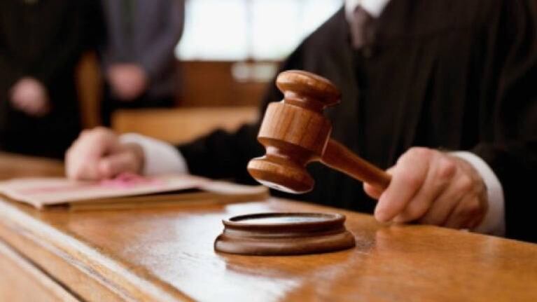 Mujer gana demanda que presentó contra su jefe por llamarla “anciana”