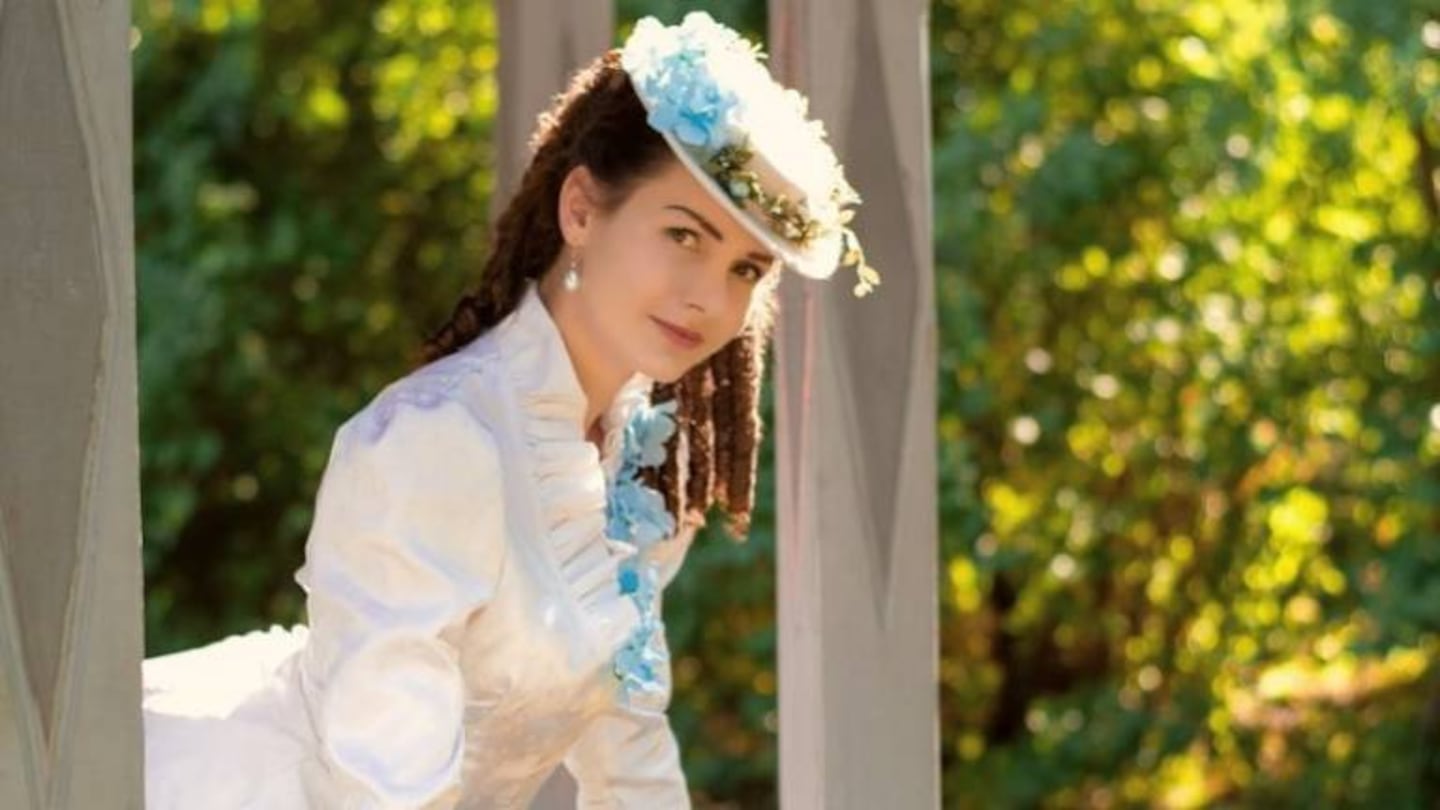 Mujer ucraniana se viste cada día como si viviese en el siglo XIX
