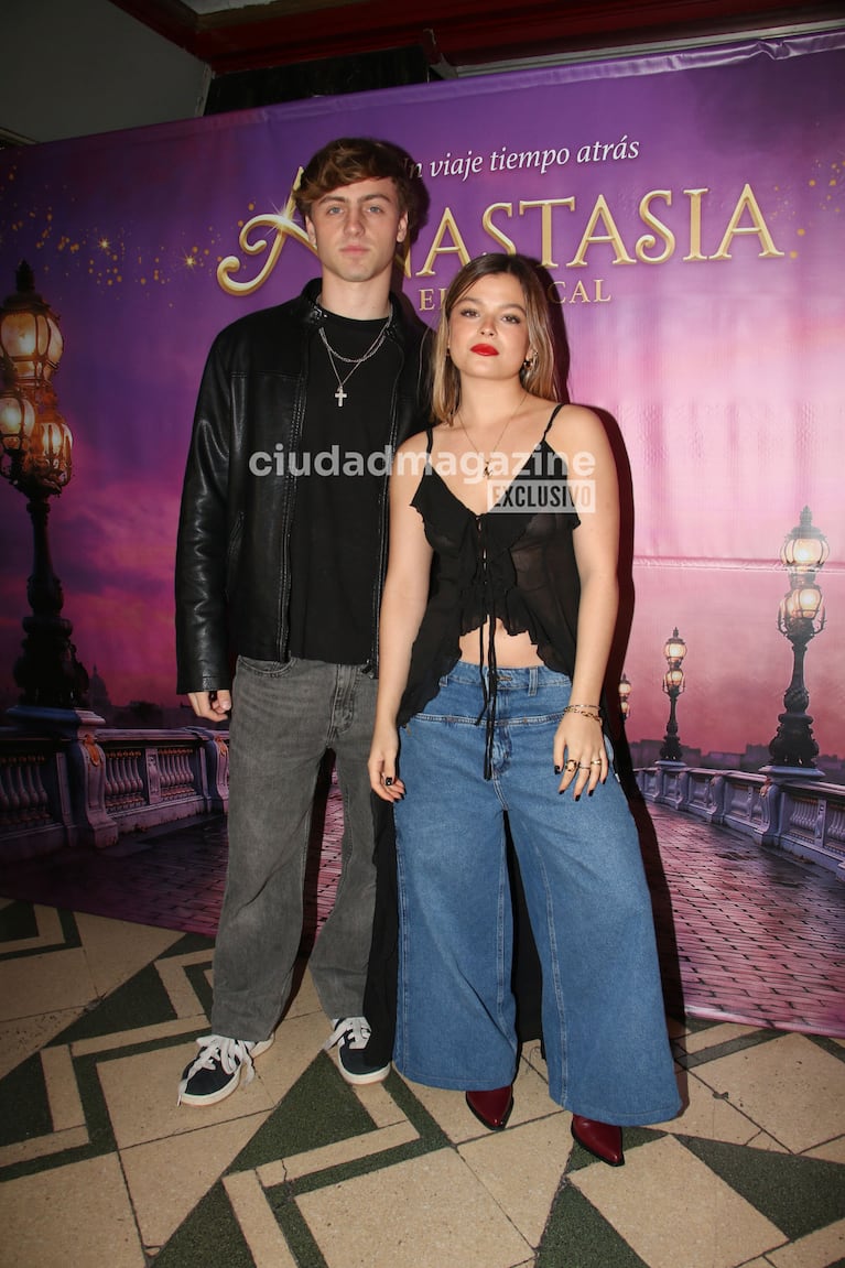 Muna Pauls Cherri y su novio en el estreno del musical Anastasia (Foto: Movilpress).