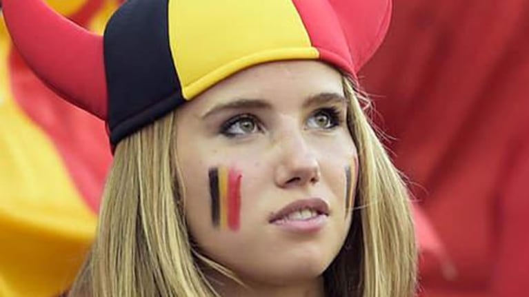 Mundial Brasil 2014: la bellísima joven que fue a alentar a su Selección y “accidentalmente” se convirtió en modelo. (Foto: Web)