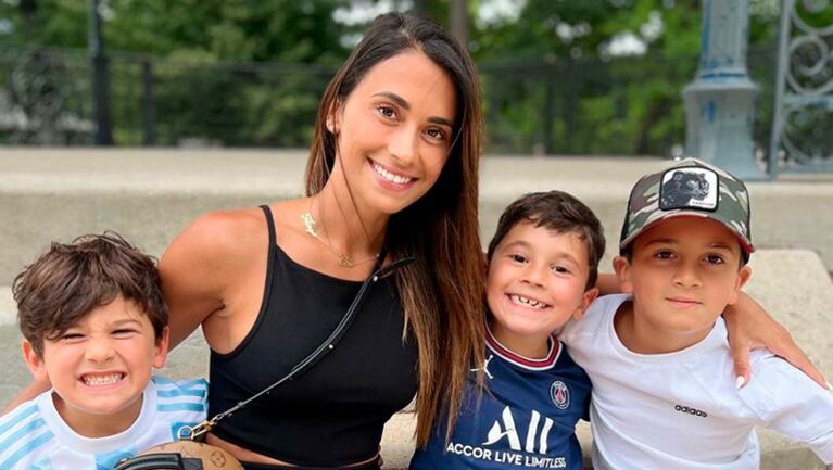 Mundial Qatar 2022: Antonela Roccuzzo y sus hijos con Lionel Messi disfrutaron de un atardecer en el desierto.
