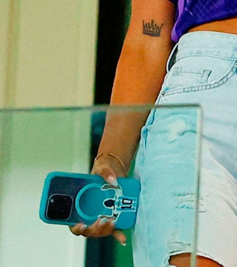 Mundial Qatar 2022: el detalle mundialista de la funda del celular de Antonela Roccuzzo