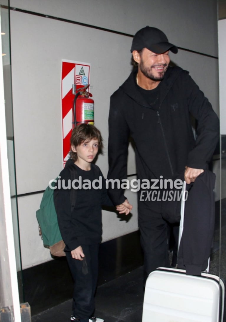 Mundial Qatar 2022: las fotos de Marcelo Tinelli con su hijo Lolo en Aeroparque, listos para ir a alentar a la Selección