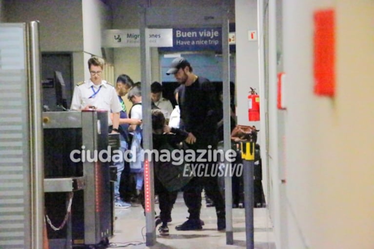 Mundial Qatar 2022: las fotos de Marcelo Tinelli con su hijo Lolo en Aeroparque, listos para ir a alentar a la Selección