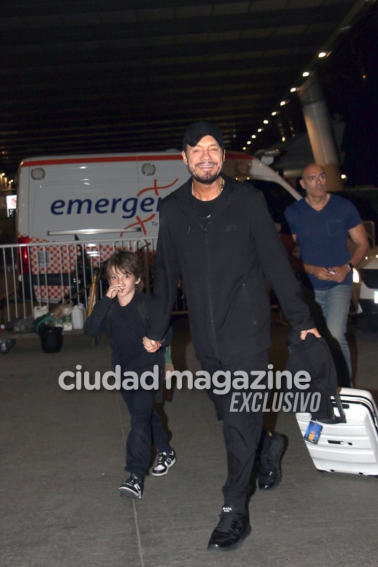 Mundial Qatar 2022: las fotos de Marcelo Tinelli con su hijo Lolo en Aeroparque, listos para ir a alentar a la Selección