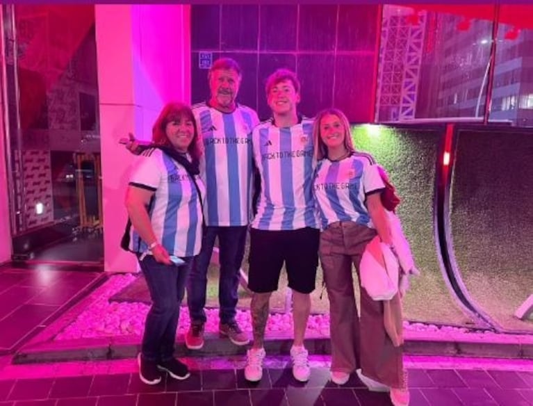 Mundial Qatar 2022: Paulo Londra celebró con los hijos de Messi el triunfo de Argentina