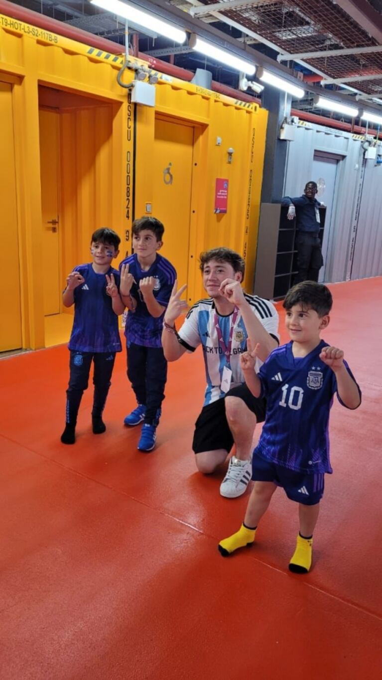 Mundial Qatar 2022: Paulo Londra celebró con los hijos de Messi el triunfo de Argentina