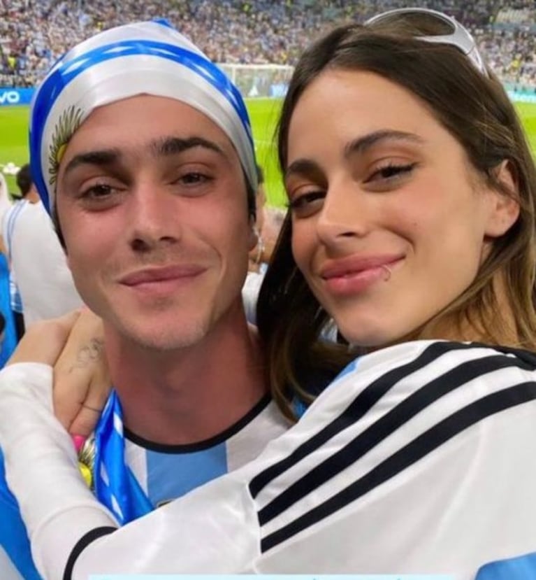 Mundial Qatar 2022: Tini Stoessel alentó a Argentina con la camiseta de Rodrigo de Paul 