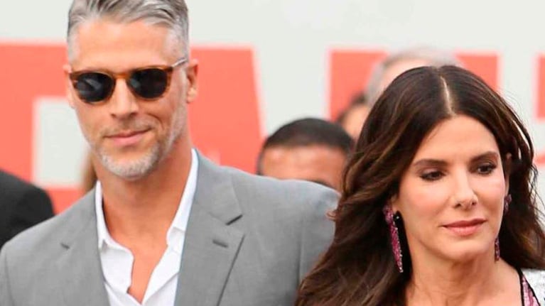Murió Bryan Randall, el novio de Sandra Bullock: la familia informó los motivos de su fallecimiento