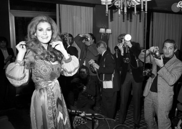 Murió Raquel Welch la legendaria actriz que enloqueció a generaciones con un bikini prehistórico