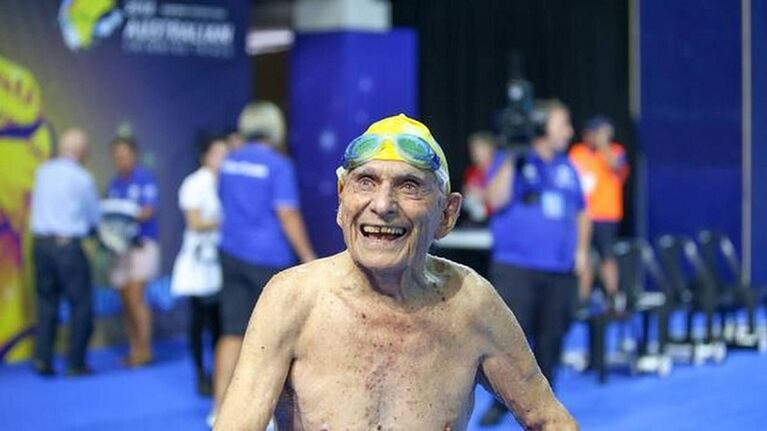 Nadador de 99 años registró un nuevo récord mundial