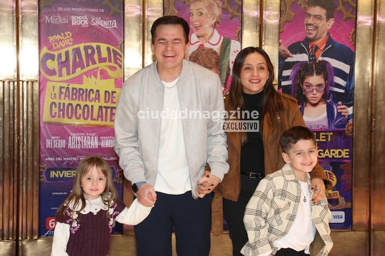 Nahuel Pennisi y familia (Foto: Movilpress)