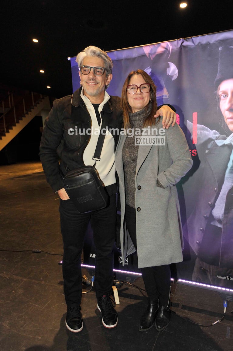 Nancy Dupláa y Pablo Echarri en el estreno de Invasiones I, la obra protagonizada por Elena Roger (Foto: Movilpress).