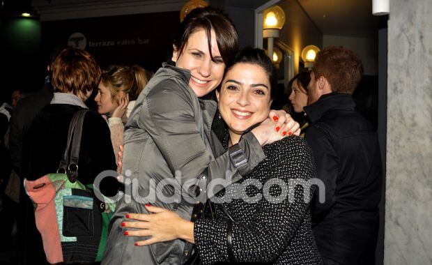 Nancy Dupláa y Paola Barrientos, amigas de ficción y en la realidad (Foto: Jennifer Rubio). 