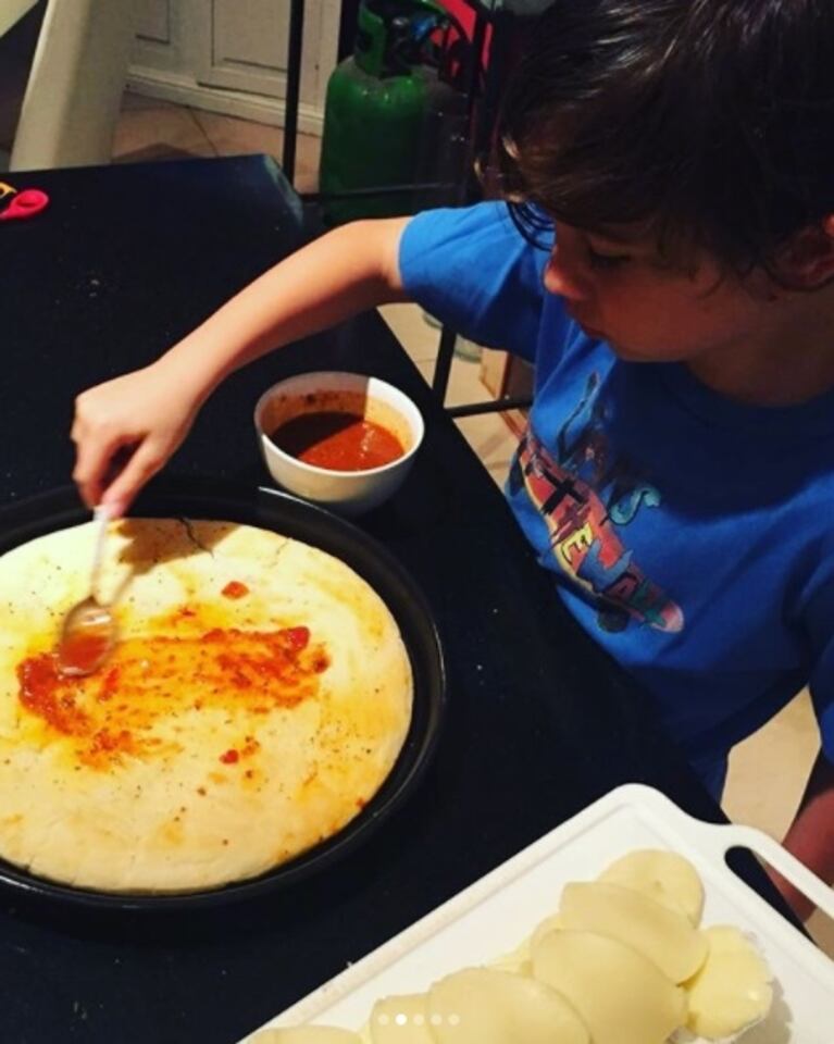 Nancy Pazos mostró a su hijo de 7 años... ¡cocinando pizzas caseras!: "Me ayudás todo el tiempo a agradecer la vida"