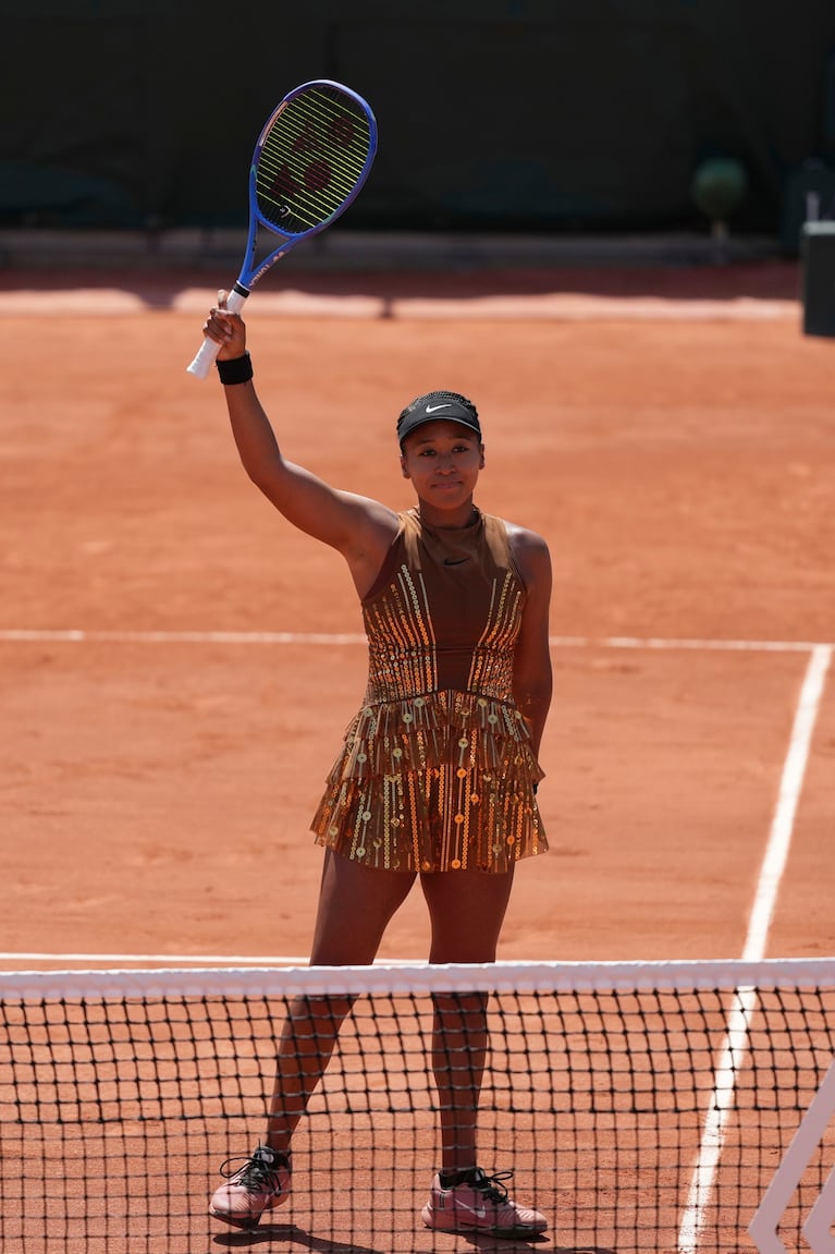 Naomi Osaka con su look de alta costura para el Roland Garrós (Foto: AP).