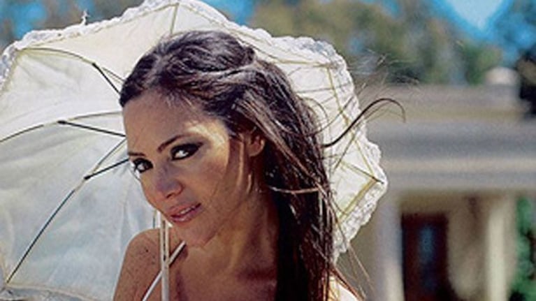 Natalia Fassi, feliz junto a Vida (Foto: revista Caras)