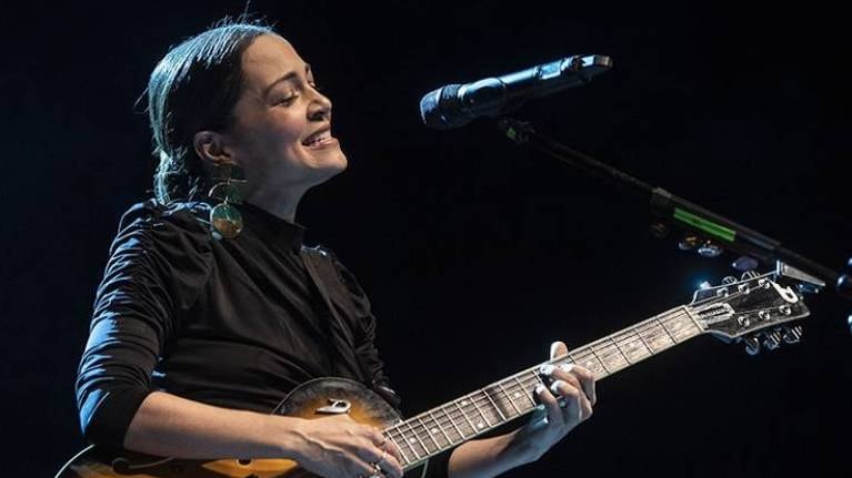 Natalia Lafourcade versiona junto a Pepe Aguilar un clásico del cancionero mexicano