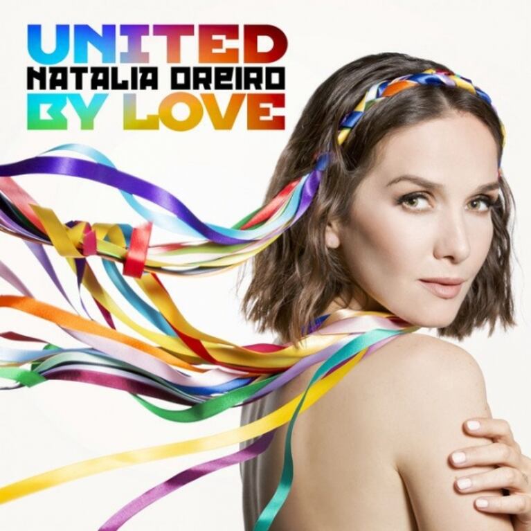 Natalia Oreiro desafió al gobierno de Putin: fue a la radio pública rusa con un suéter con la bandera del orgullo gay