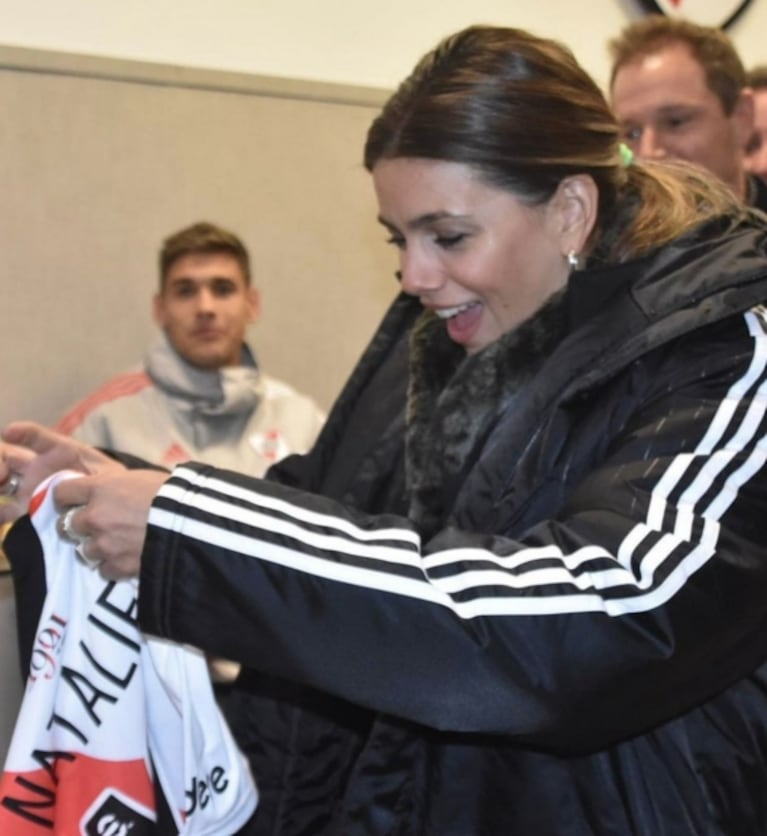 Natalie Pérez fue a ver a River y le regalaron una camiseta con su nombre