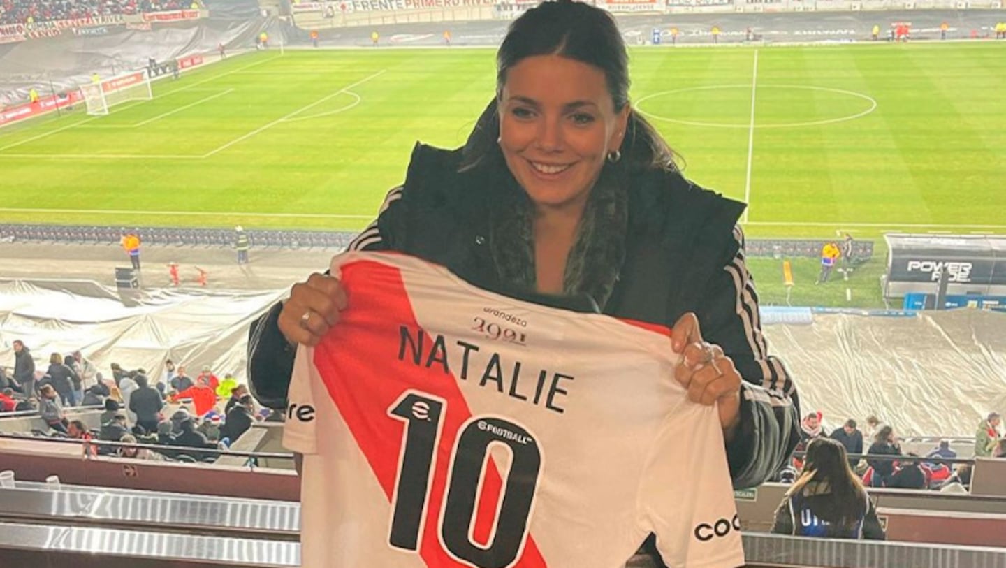 Natalie Pérez se proclamó mega fanática de River con fotos que ilustran su pasión.