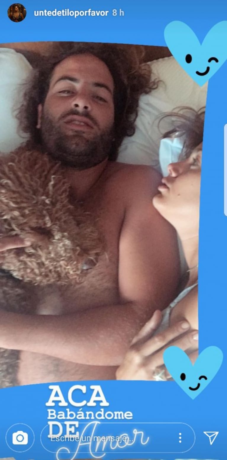 Natalie Pérez y las selfies románticas junto a su novio en la cama: "Acá, babeándome de amor"