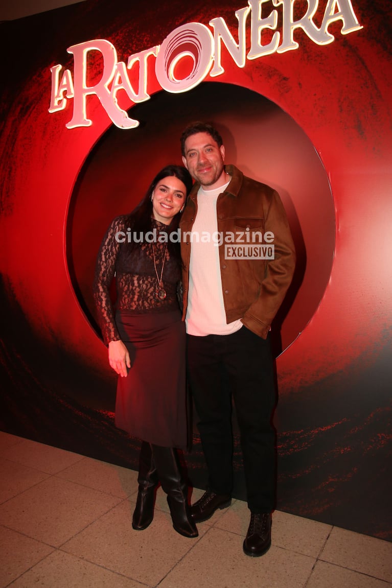 Natalie Pérez y Tomás Rottemberg en el estreno de La Ratonera (Foto: Movilpress).