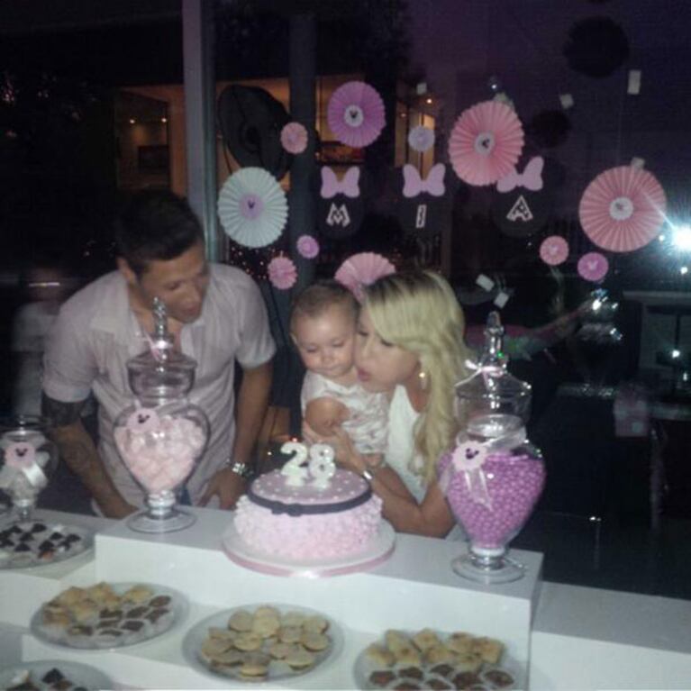 Natalie Weber y su hijita Mía celebraron sus cumpleaños (Fotos: Twitter). 