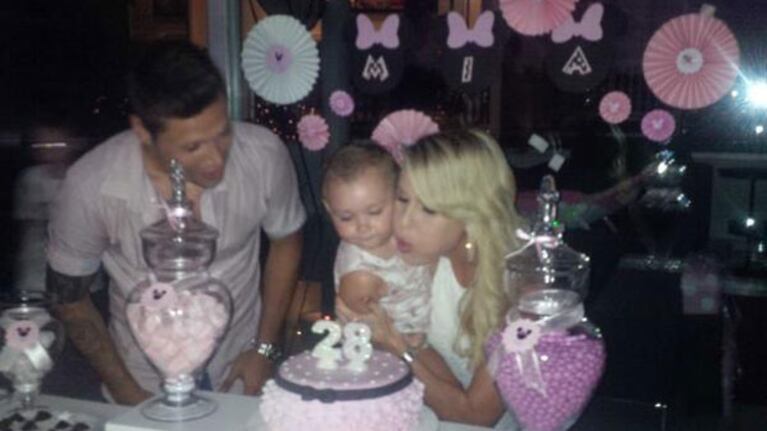 Natalie Weber y su hijita Mía celebraron sus cumpleaños (Fotos: Twitter).